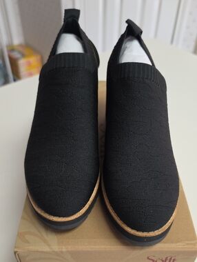 Brand New Womens Sofft Black Knit Slip-On Platform Shoes. 8.5 med